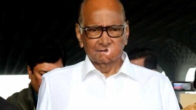 Sharad Pawar joins MVA mega-procession to protest insults to icons in Mumbai