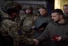 Ukrainian prez visits frontline city of Bakhmut