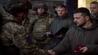 Ukrainian prez visits frontline city of Bakhmut