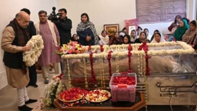 Prez Murmu, Amit Shah pay homage to ex-minister Sharad Yadav at his residence