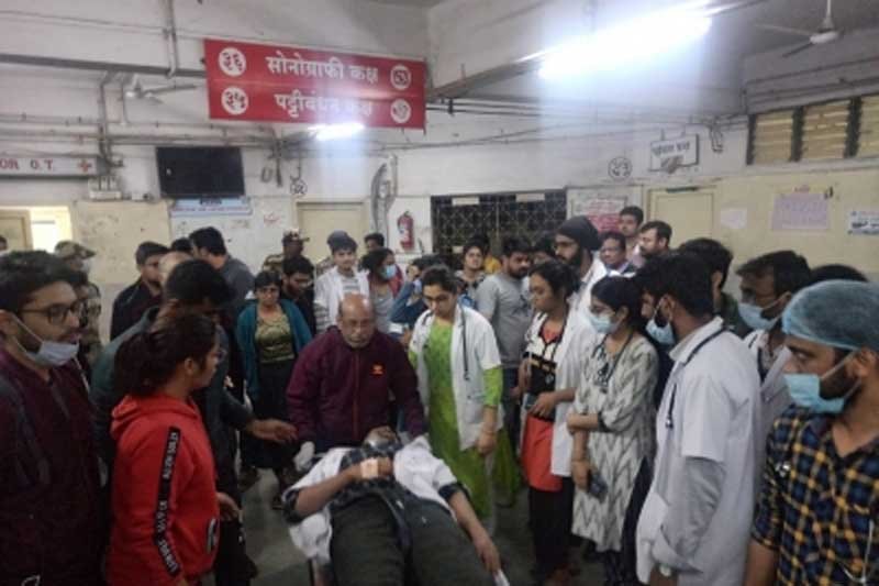 Mentally unstable patient attacks 2 doctors in Maha hospital, nabbed
