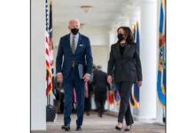 Biden forgets how to pronounce Kamala Harris' name!