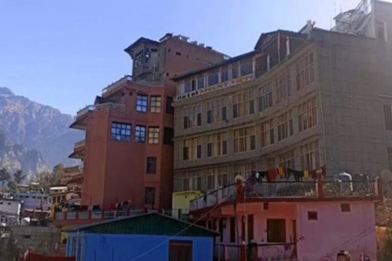 Joshimath sinking: Demolition process of two hotels begins