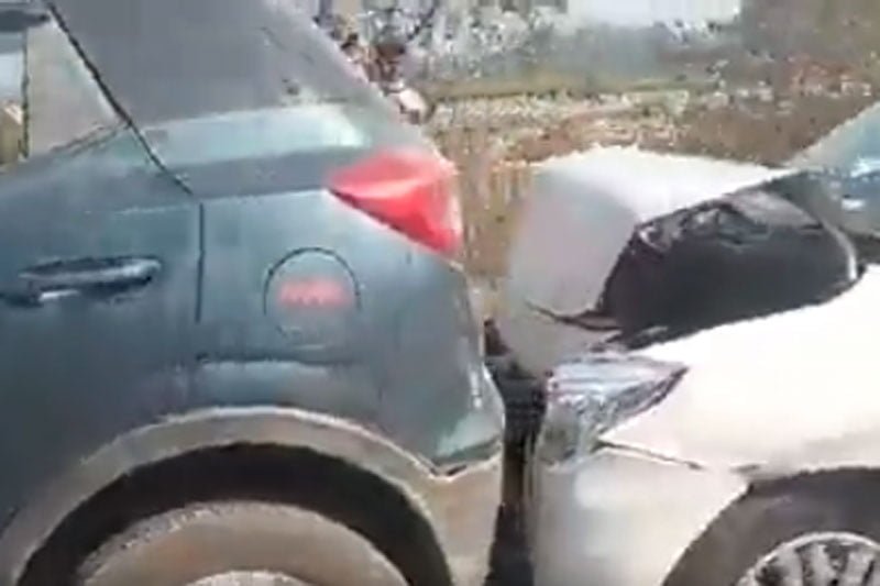 Akhilesh Yadav's convoy meets accident
