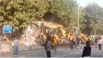 PWD demolishes temple, mosque at Delhi's ITO