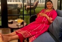 Soni Razdan shares Alia's unseen picture flaunting baby bump