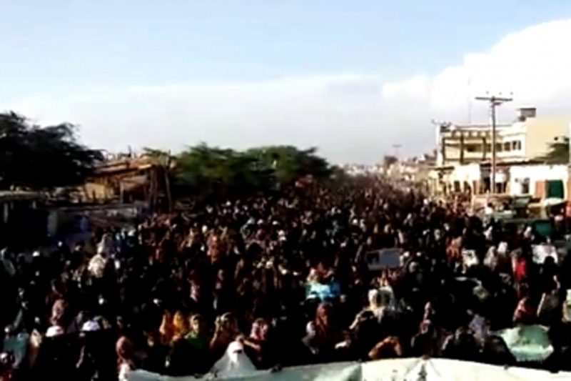 Burqa-clad women protest in Pak