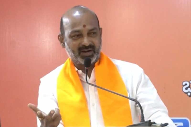 Telangana BJP chief detained during protest over paper leak