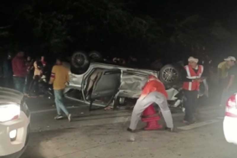 Two cars collide on Yamuna expressway, 8 injured