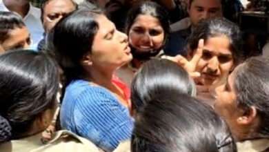 Hyderabad Police stop Sharmila from visiting Osmania Hospital