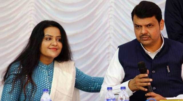 Mumbai cops detain 2 for trying to 'bribe & blackmail' Fadnavis' wife