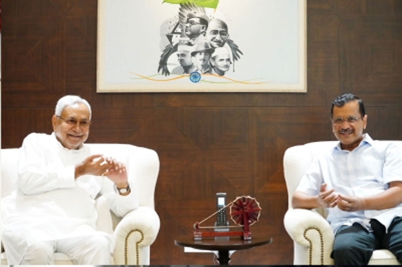 Nitish defends Kejriwal on renovation cost row