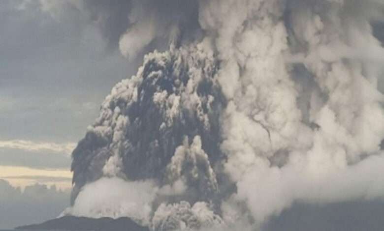 Volcano erupts in Russia's Far East, posing threat to aviation