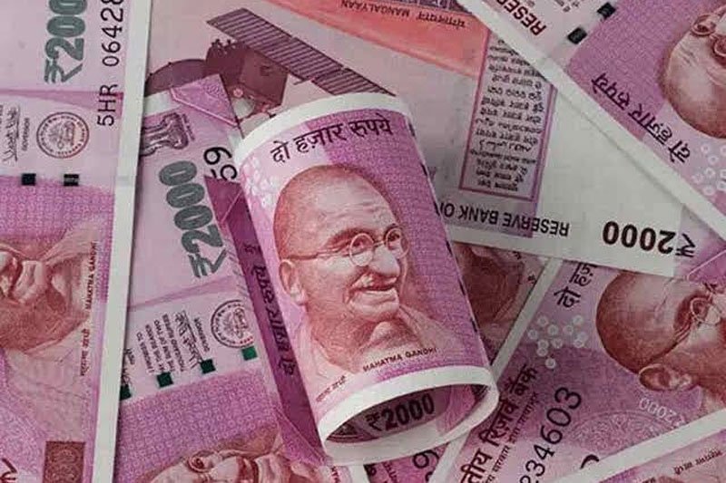 Man arrested in Agra for depositing fake Rs 2,000 notes.