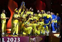 'Simplicity at its best': Dhoni stands behind as teammates celebrate with trophy
