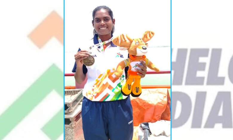 Hemalatha of Vanita Maha Vidyalaya wins Gold and Silver medals