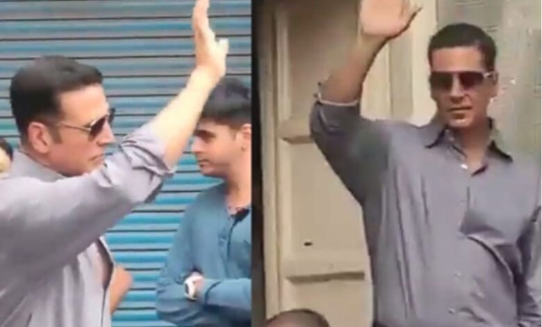 Akshay Kumar greeted with loud cheers in Delhi's Jama Masjid area