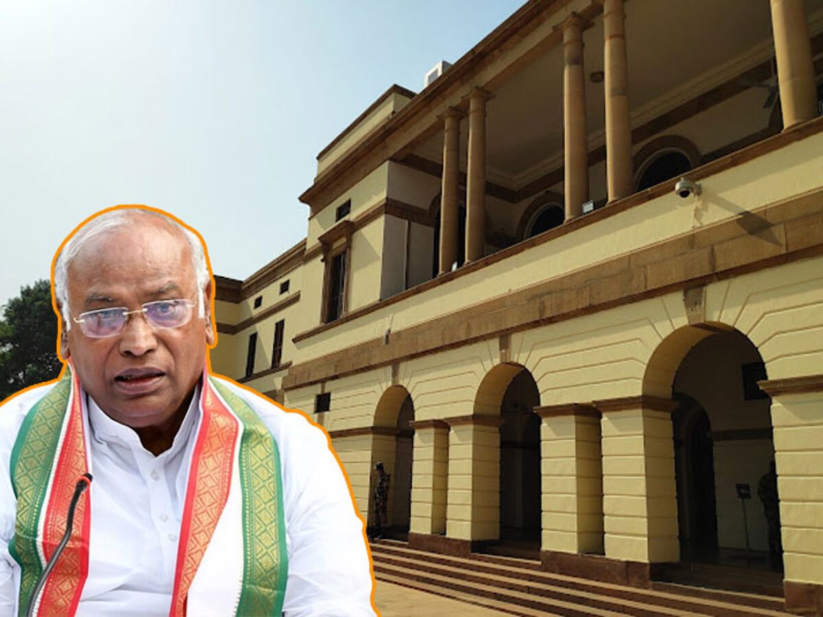 Those who don't have own history, trying to wipe history of others: Kharge
