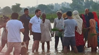 Rahul interacts with farmers in Haryana's Sonepat