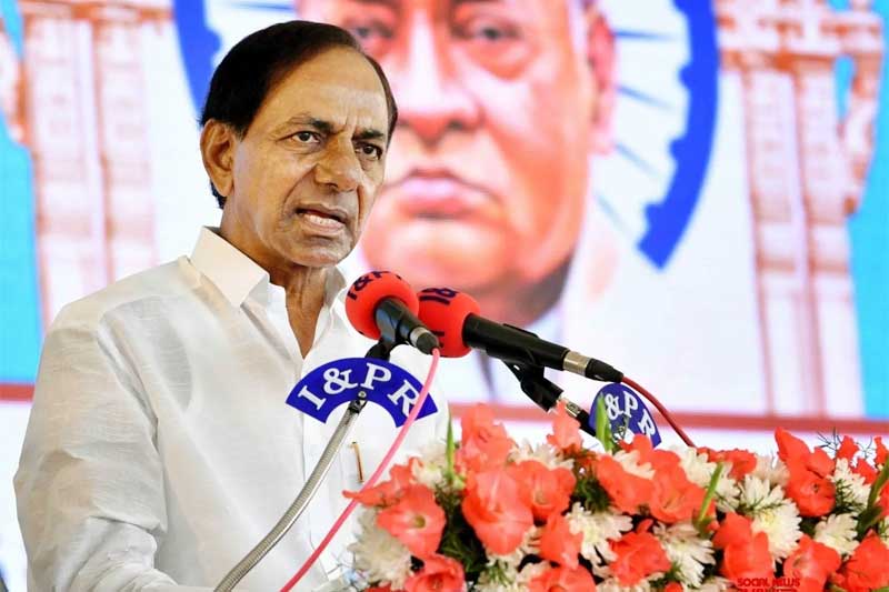 Telangana CM pays tributes at Army War Memorial