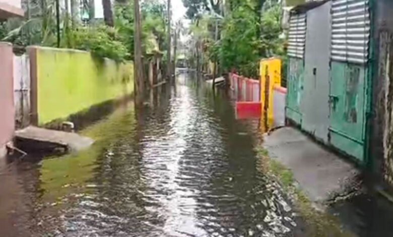 Flood-like situation in Bengal’s Jalpaiguri, river water starts entering town