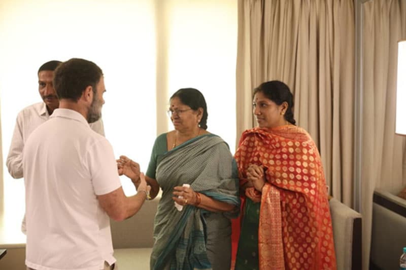 Sonia, Rahul & Priyanka console Gaddar’s family