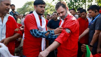 Rahul makes surprise visit to Railway station, interacts with porters
