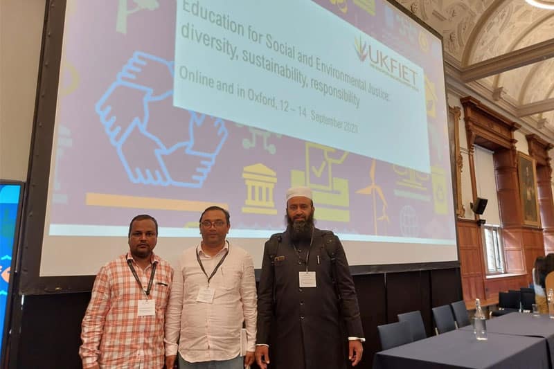 MANUU Teachers present paper at Oxford