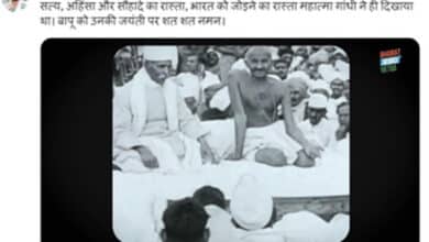 Kharge, Rahul pays tributes to Mahatma Gandhi on his birth anniversary