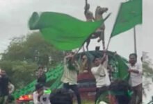 K’taka youths climb freedom fighter's statue, get police notice