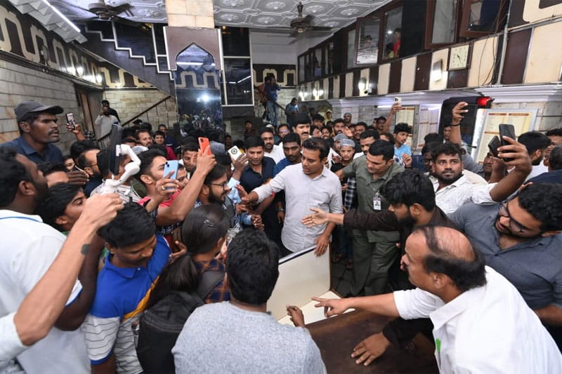 SHADAB HOTEL KTR KTR Shocks Everyone by Eating Biryani at Old City Restaurant