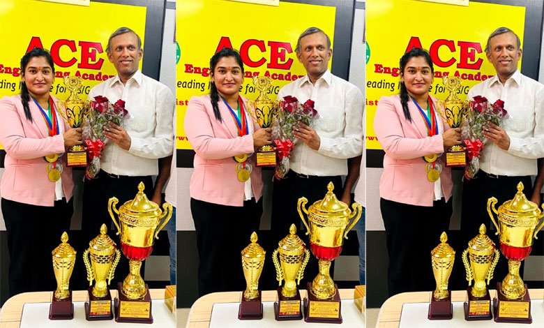 Tejavath Sukanya Receives Honors Following Remarkable Performance at the 28th National Power Lifting Championship