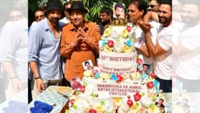 Dharmendra marks 88th birthday festivities with fans, Highlights joyful celebration with a 7-Tier cake cutting ceremony (video)