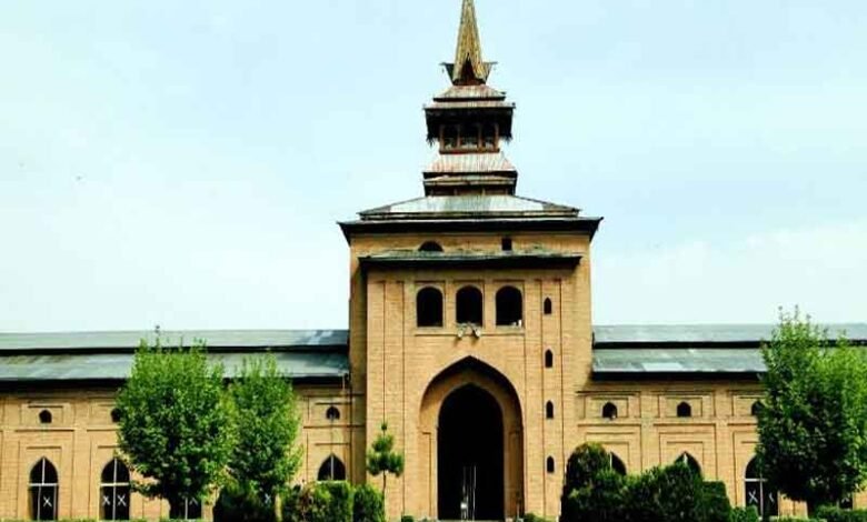 Friday Prayers Permitted at Jamia Masjid After a 10-Week Hiatus