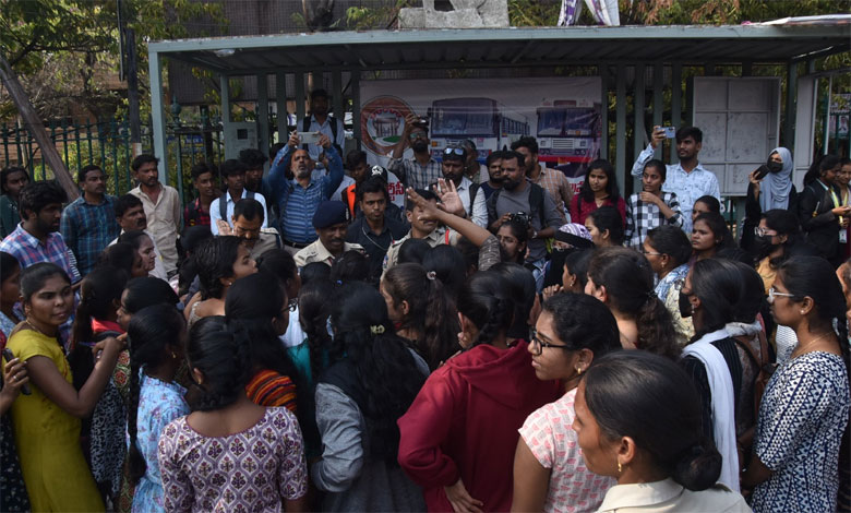 NIZAM COLLEGE 2 Nizam College Students Protest Against Substandard Hostel Facilities and Food Quality