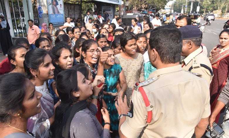 NIZAM COLLEGE 3 Nizam College Students Protest Against Substandard Hostel Facilities and Food Quality