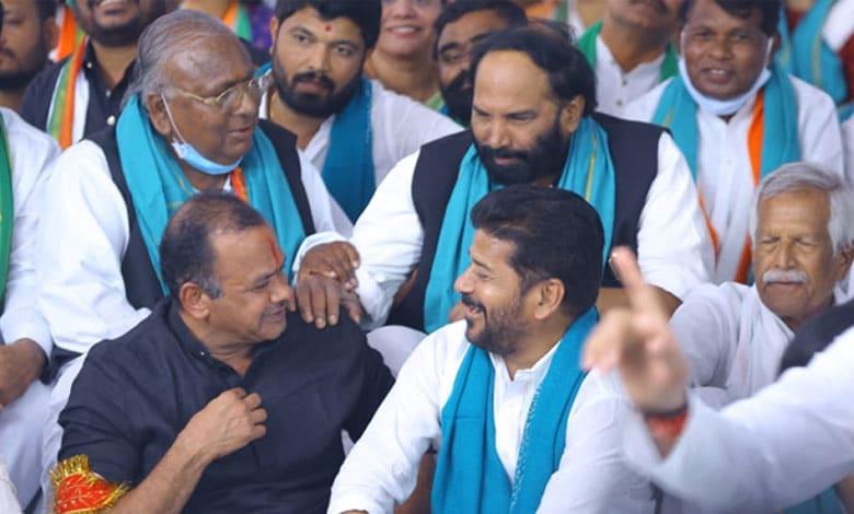 Mp Raghuveer Reddy With Revanth Reddy Revanth Reddy Resigns as MP; Uttam and Komatireddy Venkat Reddy Set to ...