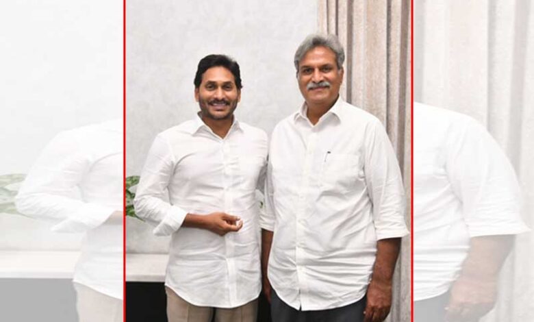 Vijayawada MP from TDP Meets Jagan, Set to Join YSRCP