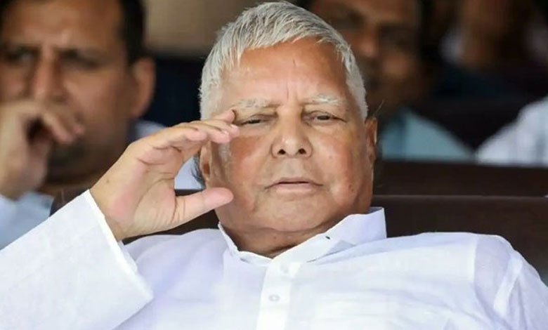 Lalu at ED office in Patna