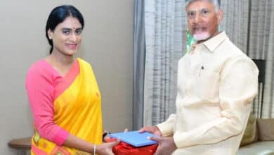 Sharmila meets Chandrababu to invite him for son’s wedding