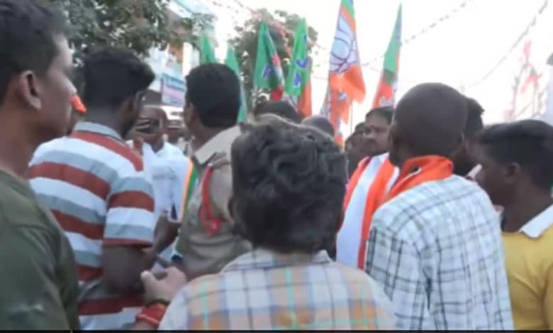 BJP, Cong workers clash during Bandi Sanjay Kumar's Prajahitha Yatra