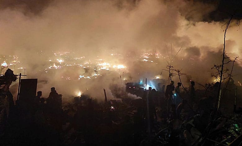 Over 100 huts gutted in fire in Delhi: Video