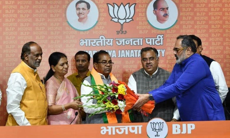 Telangana News | Setback to BRS as its Nagarkurnool MP Ramulu joins BJP