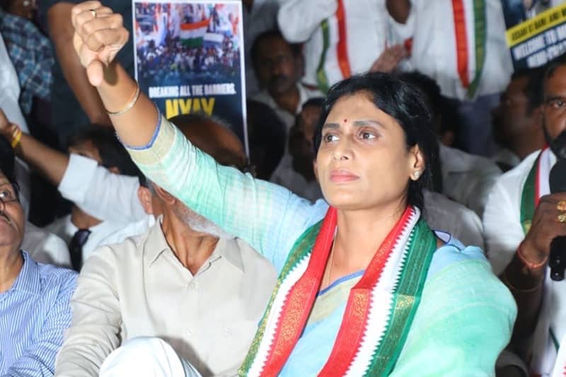 Police detain Sharmila in Cong office to foil ‘Chalo Secretariat’ call against YSRCP Govt on job issue