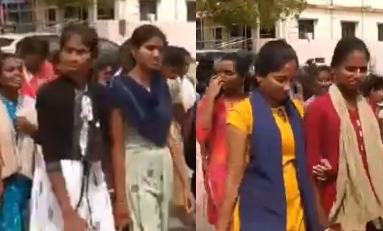 Students protest in Kamareddy, demanding release of Rs 5500 cr pending fee arrears