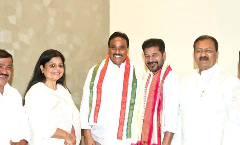 BRS MLA joins Congress ahead of LS polls