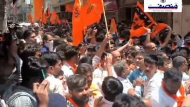 K'taka 'Hanuman Chalisa' row: Union Min Shobha Karandlaje, BJP MLA detained during protest