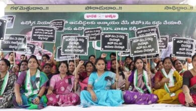 T'gana: Kavitha leads protest to seek withdrawal of Government Order on women's quota