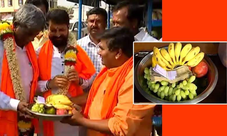 Karnataka: Snack shop owner gifts Rs 25k to BJP candidate