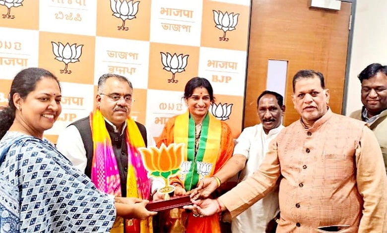 Madhavi Latha and Firasath Ali Baqri Meet with BJP National General Secretary